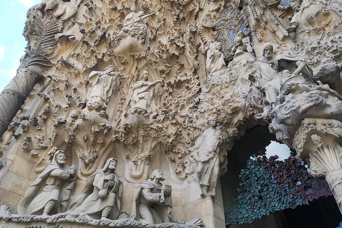 Food & Drink Tasting Private Tour & Sagrada Familia Skip the Line - Timing, pace, and practical preparation