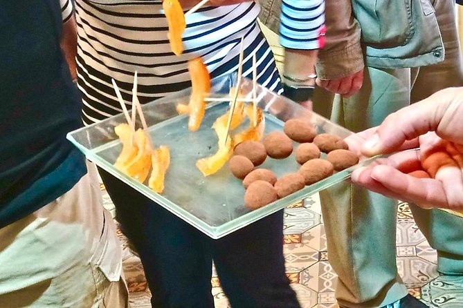 Food & Wine Lovers Tour of Nice Local Markets and Best Shops - Short history breaks add shape to the morning