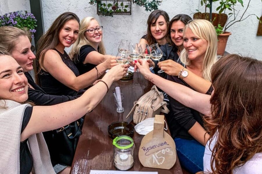 Frankfurt: Food Tour to 3-4 Local Food Spots - A four-hour introduction to Frankfurt’s food scene