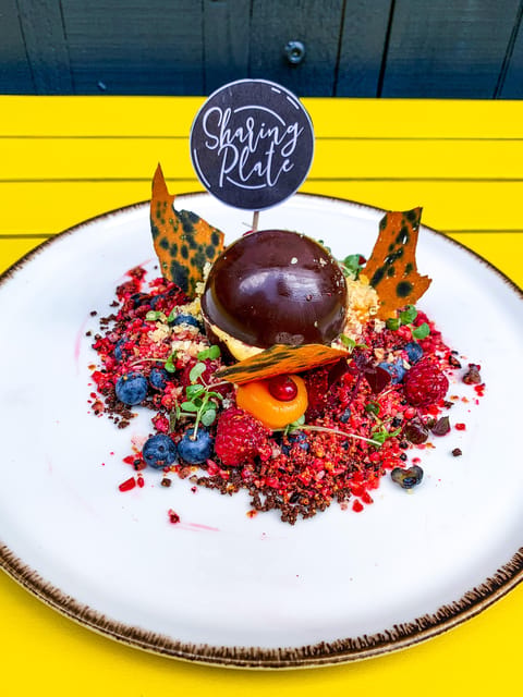 Frankfurt: Food Tour to 3-4 Local Food Spots - The route and meeting point require flexibility