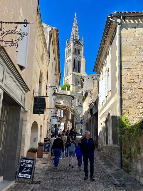 From Bordeaux: Saint-Emilion Guided Wine Tasting Tour - What the guide adds to the day