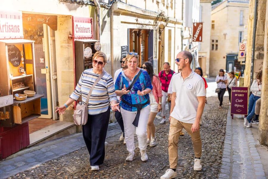 From Bordeaux: Saint-Emilion Guided Wine Tasting Tour - The first winery: 90 minutes of wine education