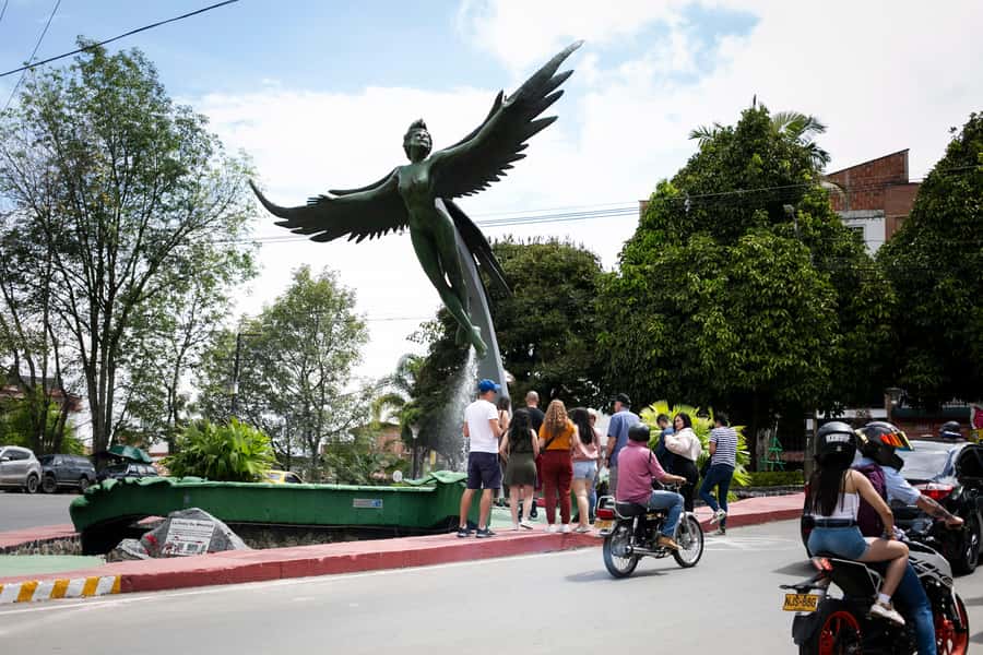 From Medellin: Guatape El Peñol with boat + gastronomic tour - El Peñol Rock and the nearly 800-step choice