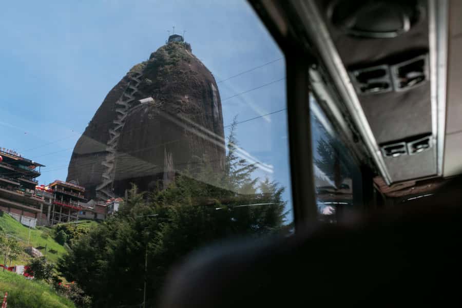 From Medellin: Guatape El Peñol with boat + gastronomic tour - A picnic on the Peñol-Guatapé reservoir