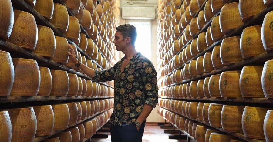 From Parma: Parmigiano and Parma Ham Guided Food Tour - Meeting the van at Parma station