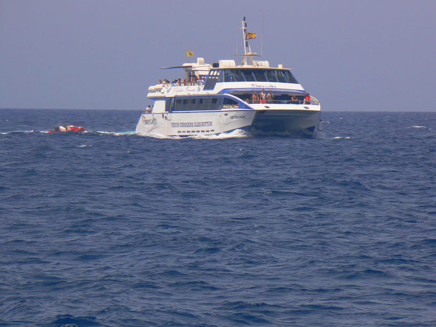 From Puerto Rico: Boat trip along the coast w/ Food & Drinks - Setting out from Puerto Base on Princesa Ico