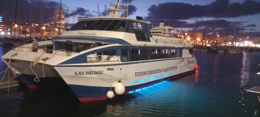 From Puerto Rico: Boat trip along the coast w/ Food & Drinks - Cruising past Gran Canaria’s southern coast