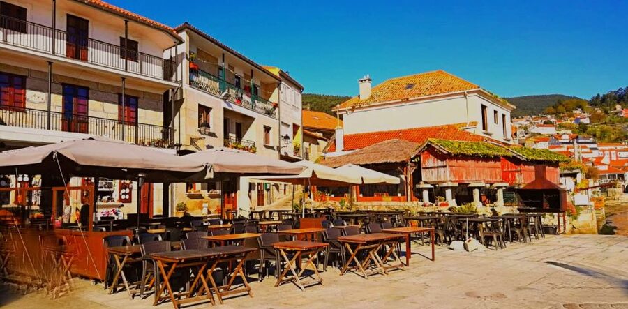 From Santiago: Rías Baixas Galicia Seafood & Wine Day Tour - Starting in Santiago and heading toward the estuaries