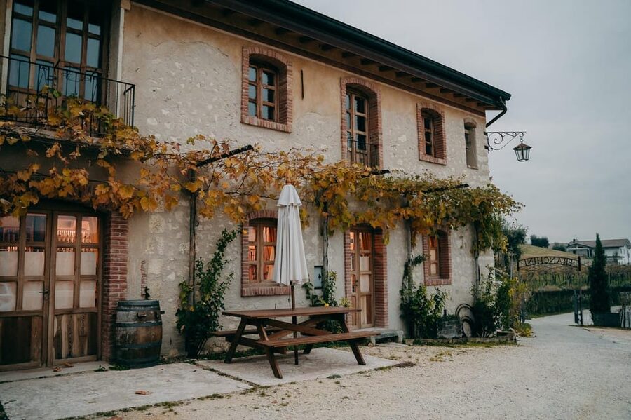 From Verona: Valpolicella and Amarone Wine Tasting Tour - The 15-minute transfer and the value of contrast