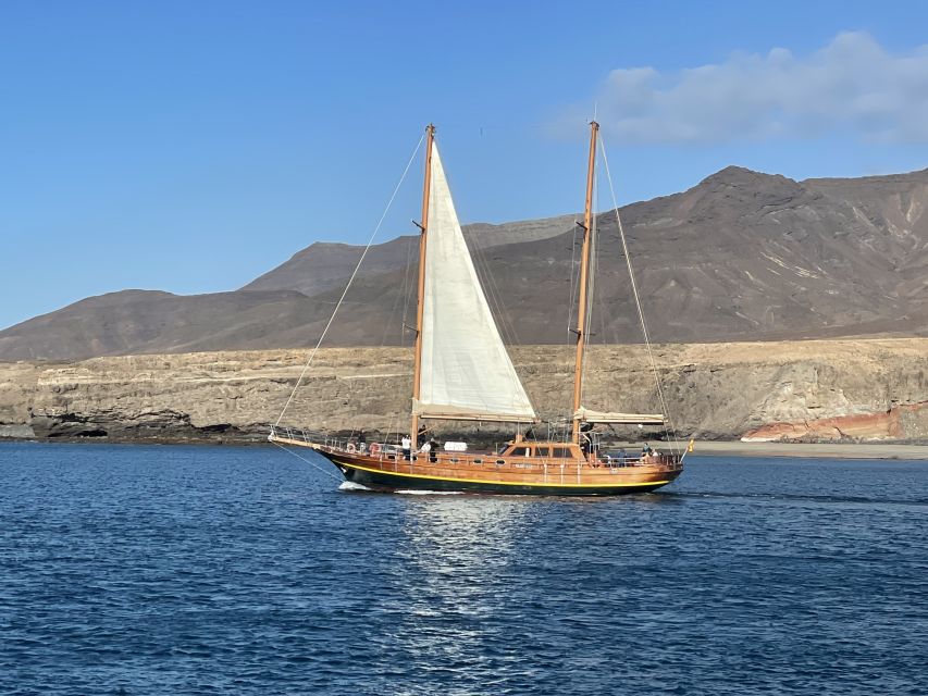 Fuerteventura: Sunset boat trip with DJ, Food & Drinks - Key points to know before boarding
