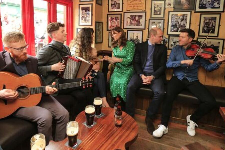 Galway: Food and Culture Walking Tour with Tastings - Drinks range from traditional to modern