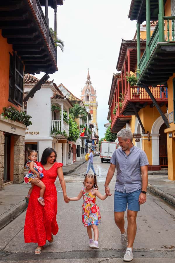 Gastronomic tour and professional photos in the old city - Starting beneath the Torre del Reloj
