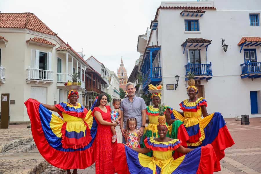 Gastronomic tour and professional photos in the old city - Calle de Las Sombrillas and Cartagena’s colorful streets