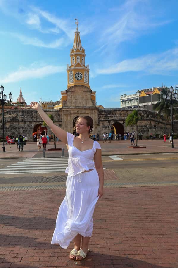 Gastronomic tour and professional photos in the old city - Tasting Cartagena through small local bites
