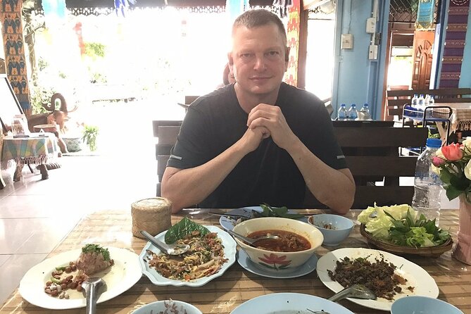 Go where the locals go, Eat what the locals eat! Food Tour with Local Foodies - Afternoon route: Warorot Market and the Flower Market