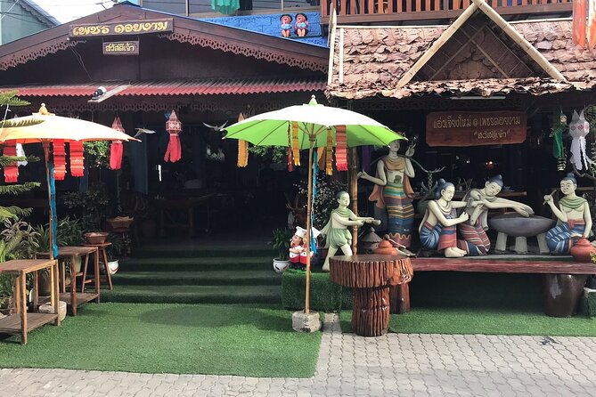Go where the locals go, Eat what the locals eat! Food Tour with Local Foodies - What the guides add to the experience