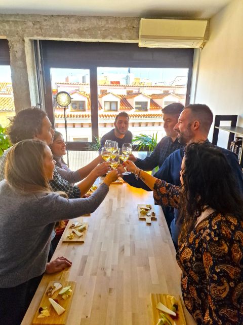 Gourmet Experience: Tasting of Spanish Cheeses and Wines - The hosts make the difference