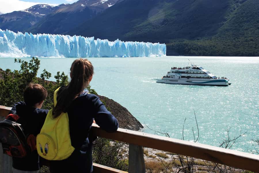 Gourmet Glacier Cruise & Footbridges of Perito Moreno - Sailing through Boca del Diablo