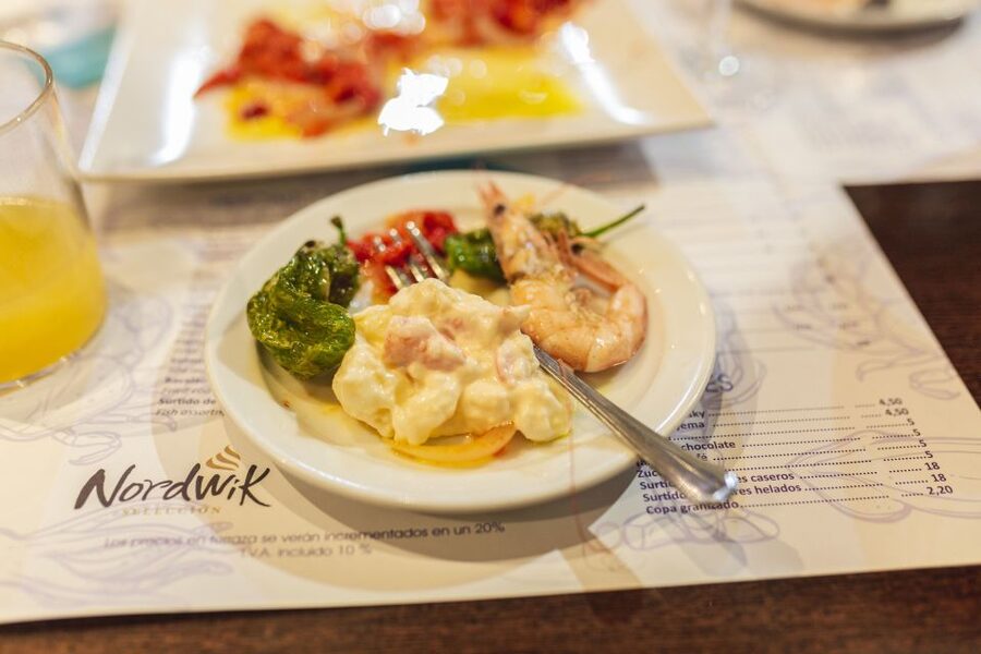 Granada: Tapas Crawl - The second bar: more variety, more local context