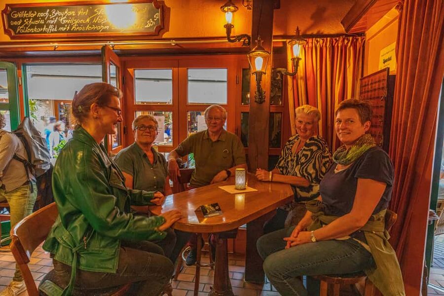 Hannover: Culinary Walking Tour Downtown + Old Town - Five tastings across cafés, bars, and pubs
