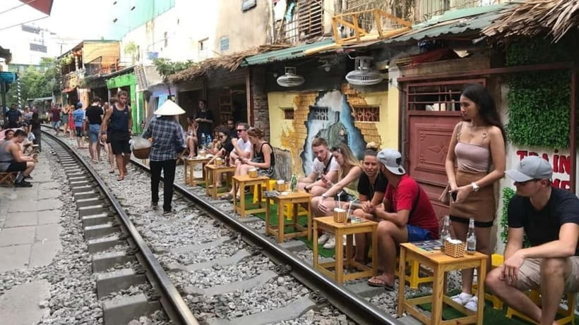 Hanoi: Eat Like a Local Small Group Street Food Tour - Group size and private tour choices