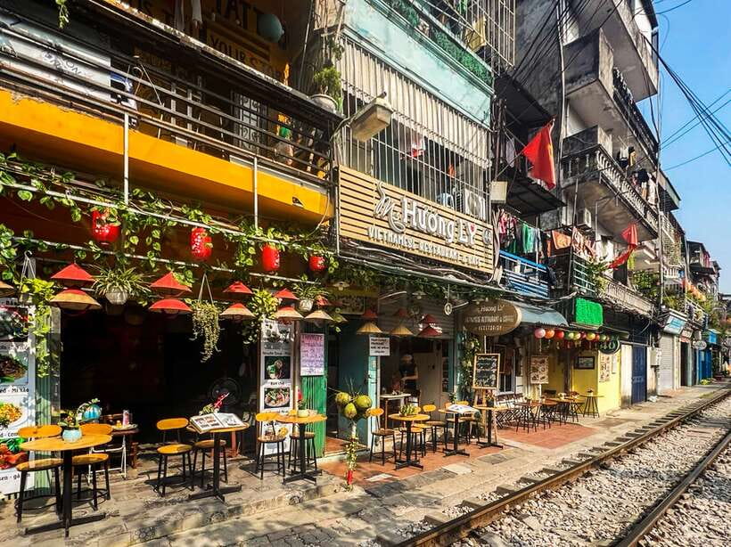 Hanoi: Guided Food Tour with Train Street Visit - Starting at Bat Su Street with a hungry appetite