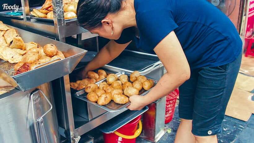 Hanoi: Guided Food Tour with Train Street Visit - Kem xoi finishes the food walk with a sweet crunch