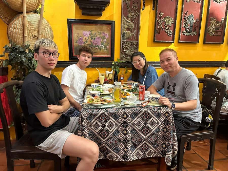 Hanoi: Old Quarter and French Quarter Walking Food Tour - Sword Lake and the stories between meals