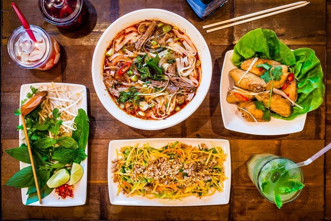 Hanoi street food tour (small group) - Green papaya salad: a crisp opening bite