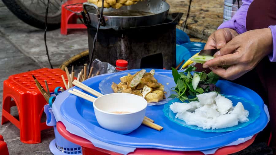 Hanoi Vegan Street Food & Train Street Tour - Why this Hanoi food tour works so well