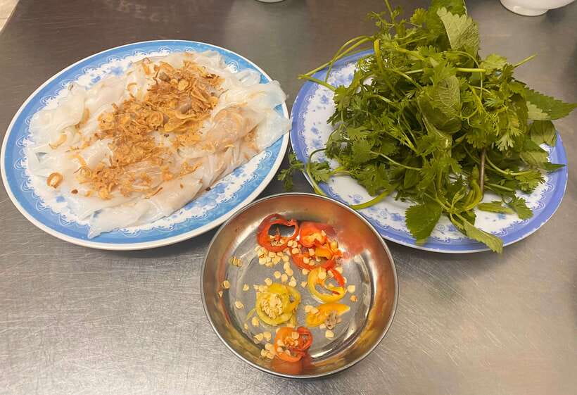 Hanoi: Vietnamese Street Food Tour with Egg Coffee - Group size, private tours, and the pace