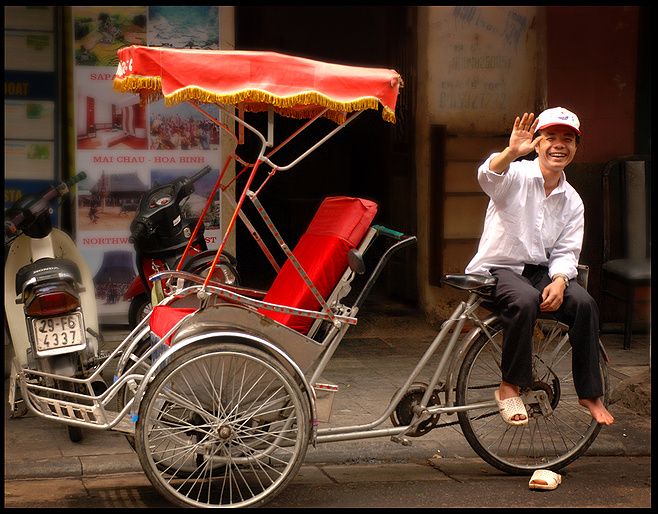 Hanoi Walking Street Food Tour & Cyclo Ride - Phở brings the classic bowl into focus