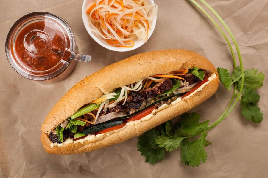 Hanoi: Walking Street Food Tour & Train Street w/Local Guide - What the guide adds to the meal
