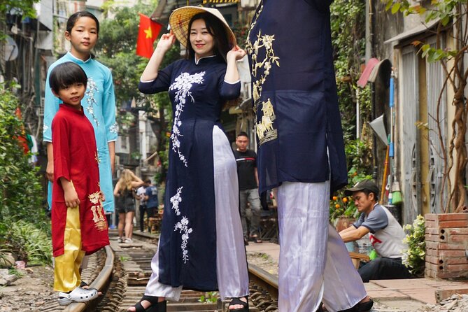 Hanoi Walking Street Food Tour with Train-Street Visit - How much food and value you get for $18