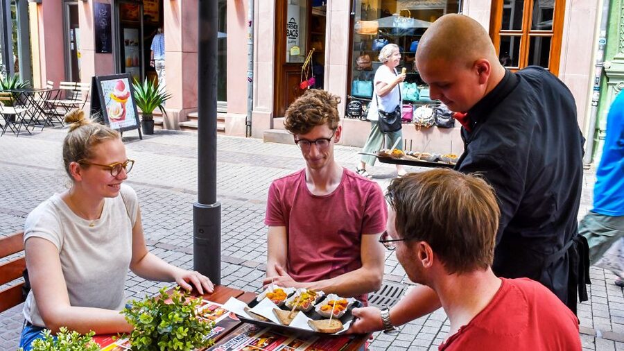 Heidelberg: Culinary city tour with delicious samples - Chocolates, cafés, and the sweeter side of the route