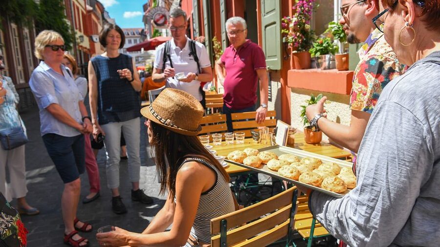 Heidelberg: Culinary city tour with delicious samples - Walking past the Town Hall and into the Old Town