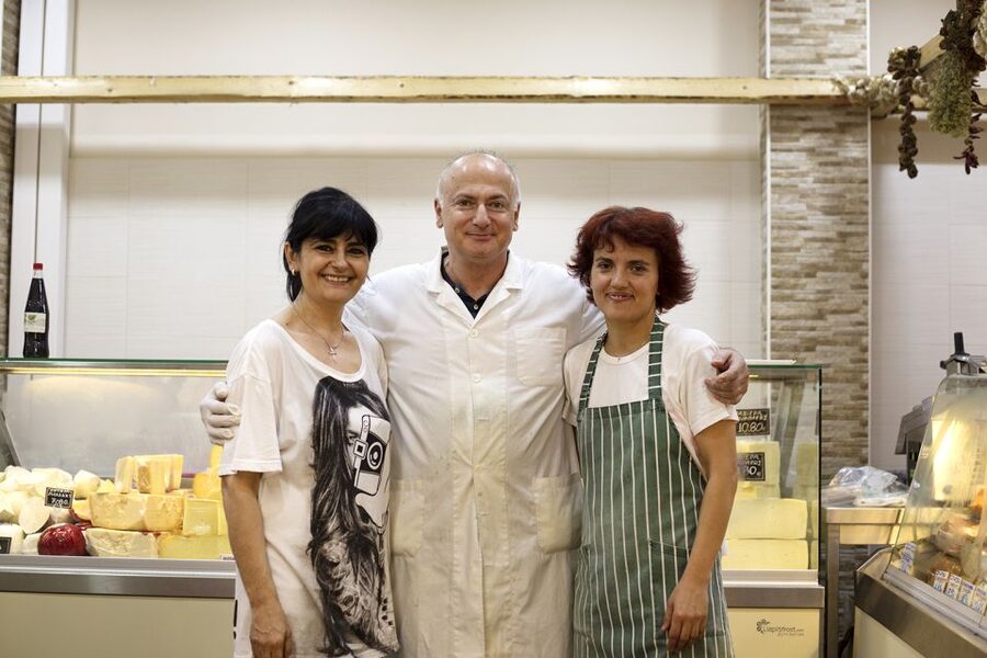 Heraklion: Food Tastings Walking Tour - Learning to choose Cretan cheese