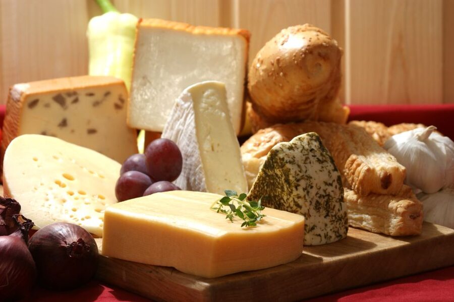 Heraklion: Food Tastings Walking Tour - The local market and the everyday Cretan pantry