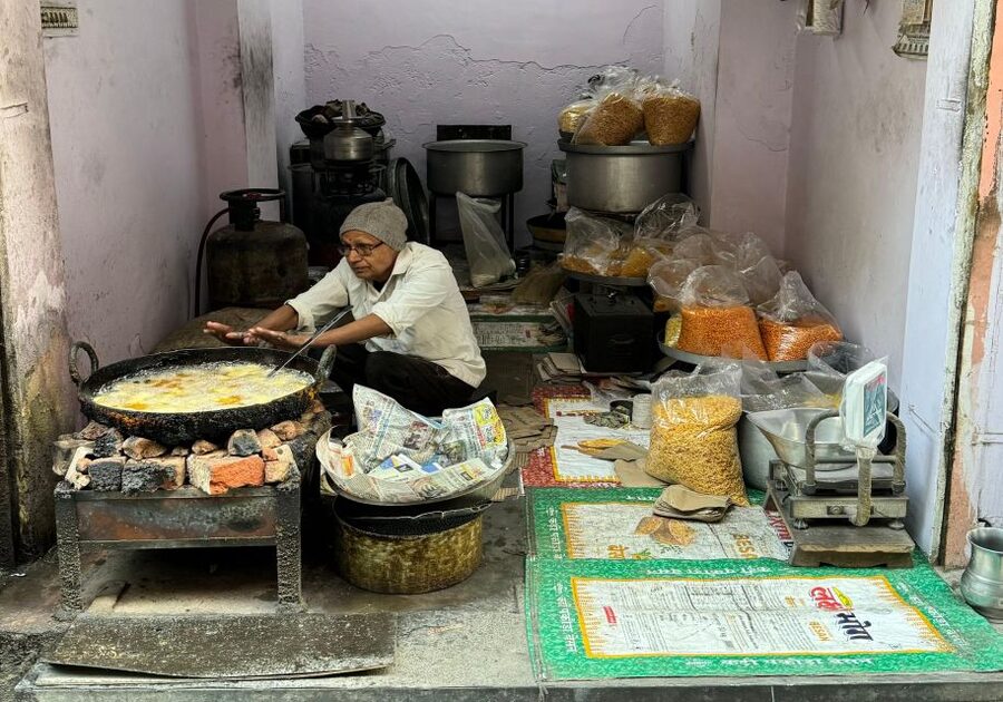 Heritage Walk & Street Food Tasting in Jaipur - Who should book this walk?