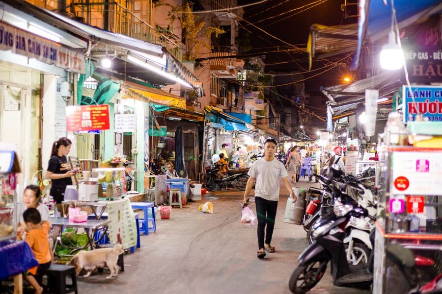 Ho Chi Minh City: Private Street Food Evening Walking Tour - Why This Food Tour Works So Well