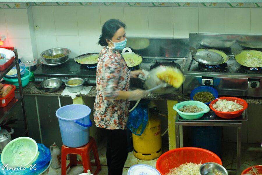 Ho Chi Minh City: Private Street Food Evening Walking Tour - Seafood Alley and the Big Savory Stop