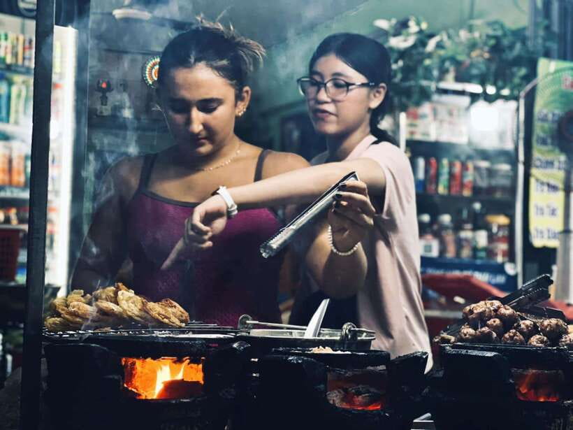 Ho Chi Minh City: Walking Food Tour with 13 Tastings - Why this food tour works so well in Saigon