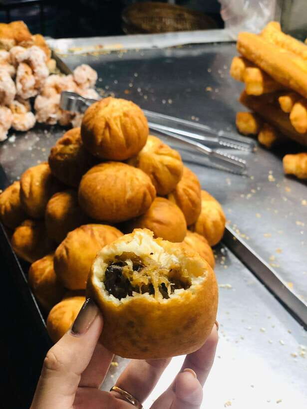 Ho Chi Minh City: Walking Food Tour with 13 Tastings - District 10 and the savory food challenge