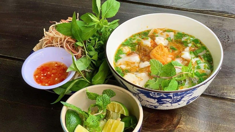 Ho Chi Minh City: Walking Food Tour with 13 Tastings - Starting at the War Remnants Museum