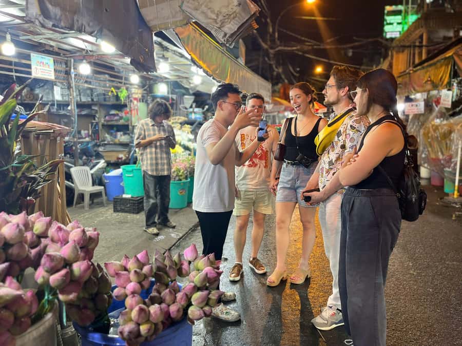 Ho Chi Minh: Local Food Tour by Scooter with Vegan Option - Stop four: Bánh Xèo with herbs and vegetables