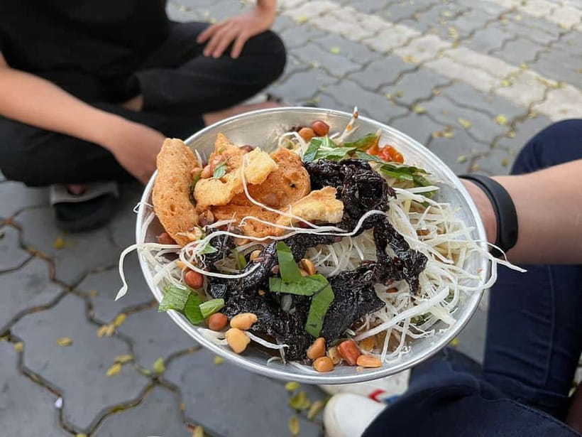 Ho Chi Minh: Original Walking Street Food Tour with Foodies - First plates: banh cuon and Saigon comfort food