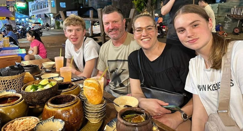 Ho Chi Minh: Street Food & Sightseeing Tour with Local Guide - District 10 and the flower market stop