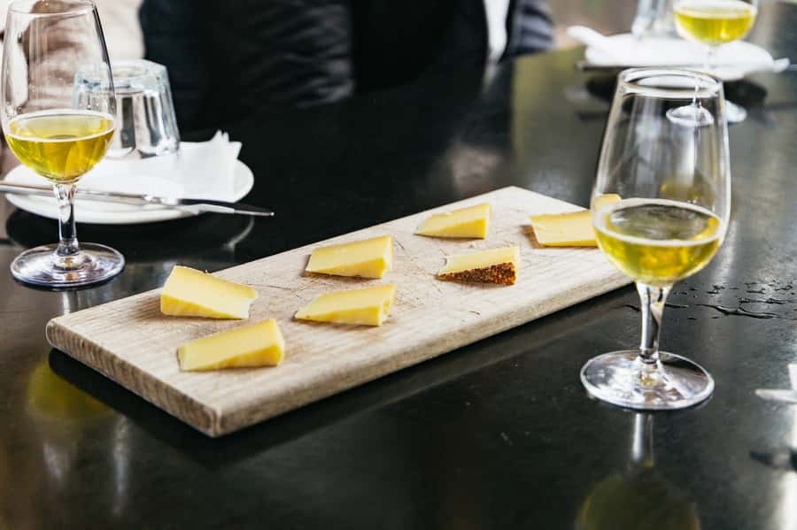 Hobart: Bruny Island Gourmet Sightseeing Day Tour - Cheese, beer, and the first taste of Bruny