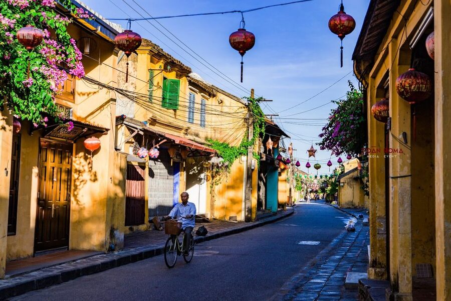 Hoi An: 2.5-Hour Street Food Tour - Starting with Hoi An on a plate