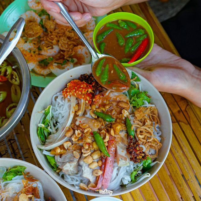 Hoi An: 2.5-Hour Street Food Tour - Cao Lau, Hoi An’s signature bowl